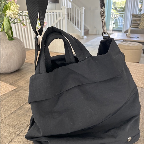 Lululemon nylon tote-bag/travel bag - Picture 4 of 5